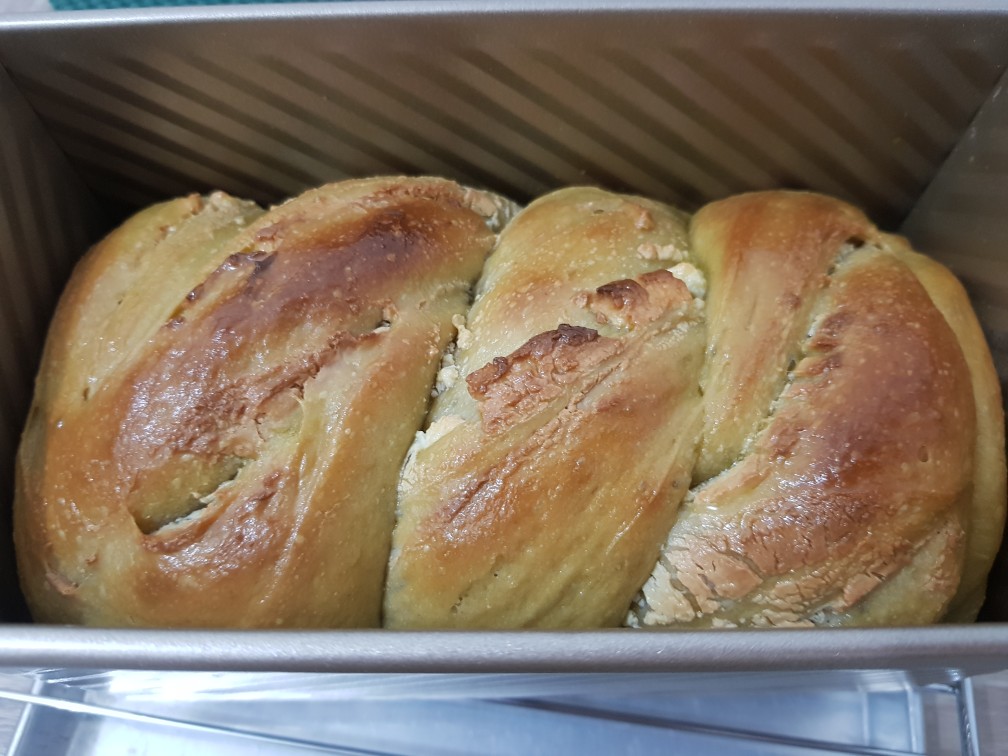 Loyang Roti Tawar Loaf Bertutup Anti Lengket Warna Gold Untuk Baking