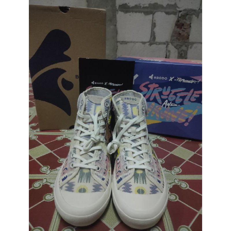 SEPATU BRODO X POPOMANGUN VANTAGE Hi SURVIVE WHITE - 43