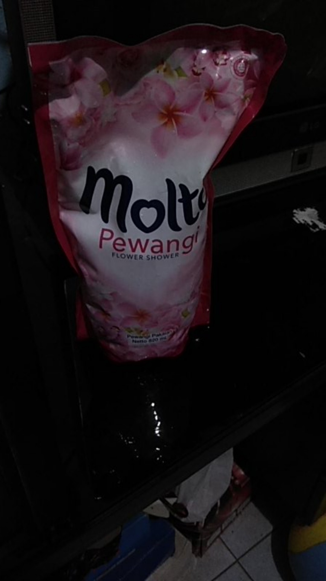 Molto Pewangi Pakaian Pink Dan Biru 820ml