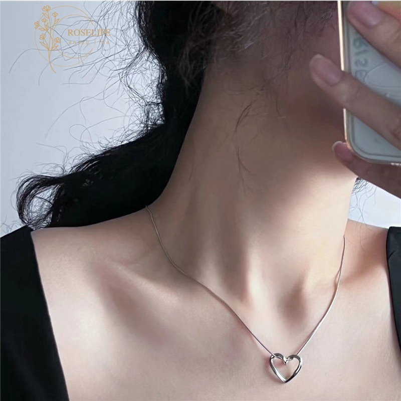 Kalung Rantai Liontin Hati Hollow Warna Silver Untuk Wanita