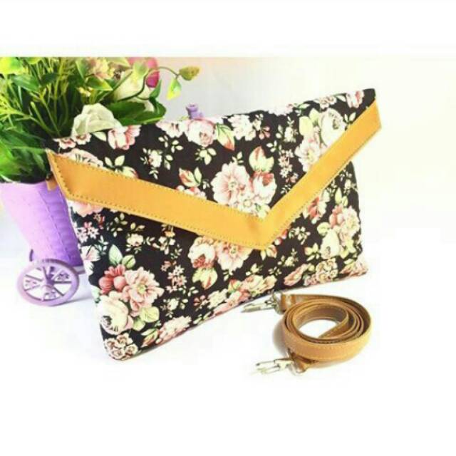 Sling envelope flower black