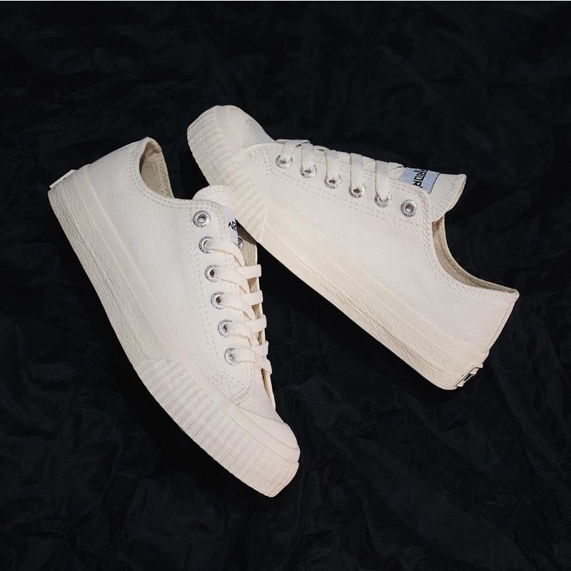 Warrior Venus Low White Original