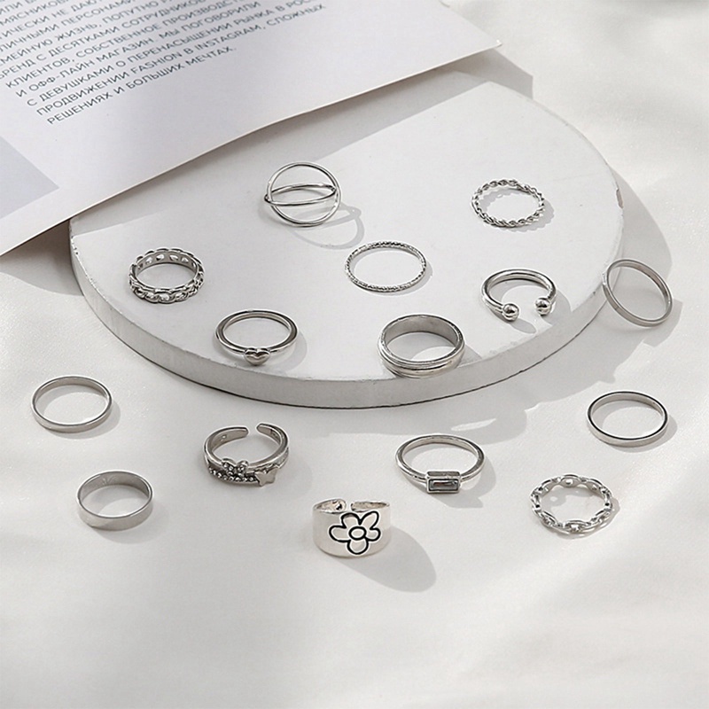 Fancyqube 15pcs / Set Cincin Jari Bentuk Hati Aksen Kristal Warna Silver Untuk Wanita