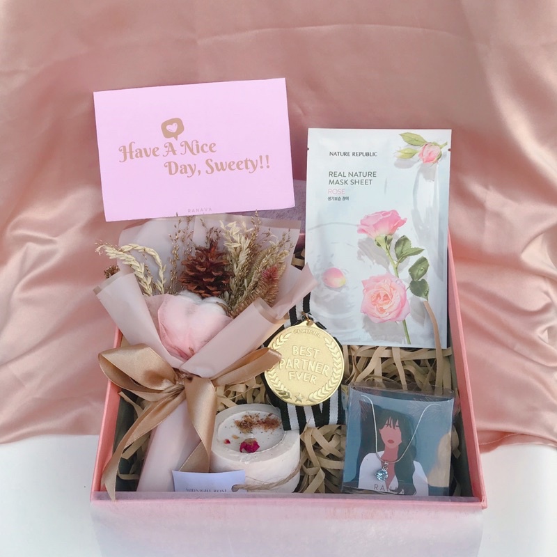 

RANAVA Special Hampers | Hadiah Hampers Spesial | Custom Hampers | Kado Sahabat Ulang Tahun