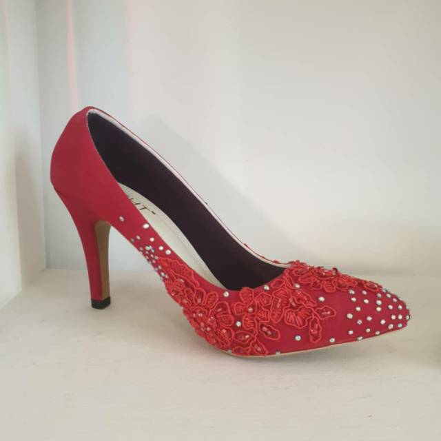 

SLIGHT Sepatu Pointed Merah Display Stock 38