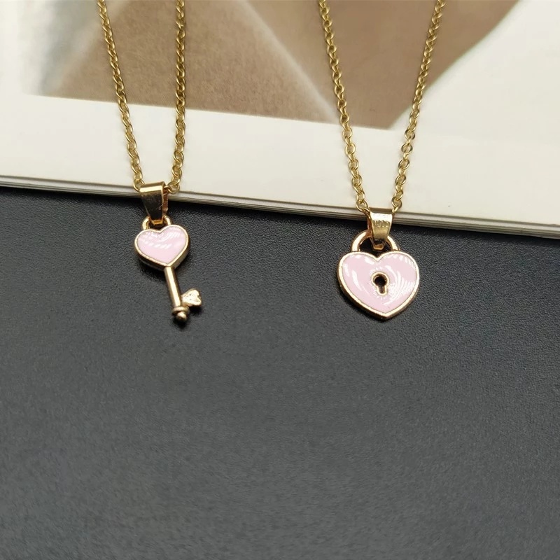 2pcs / Set Kalung Liontin Kunci Hati Untuk Pria Dan Wanita