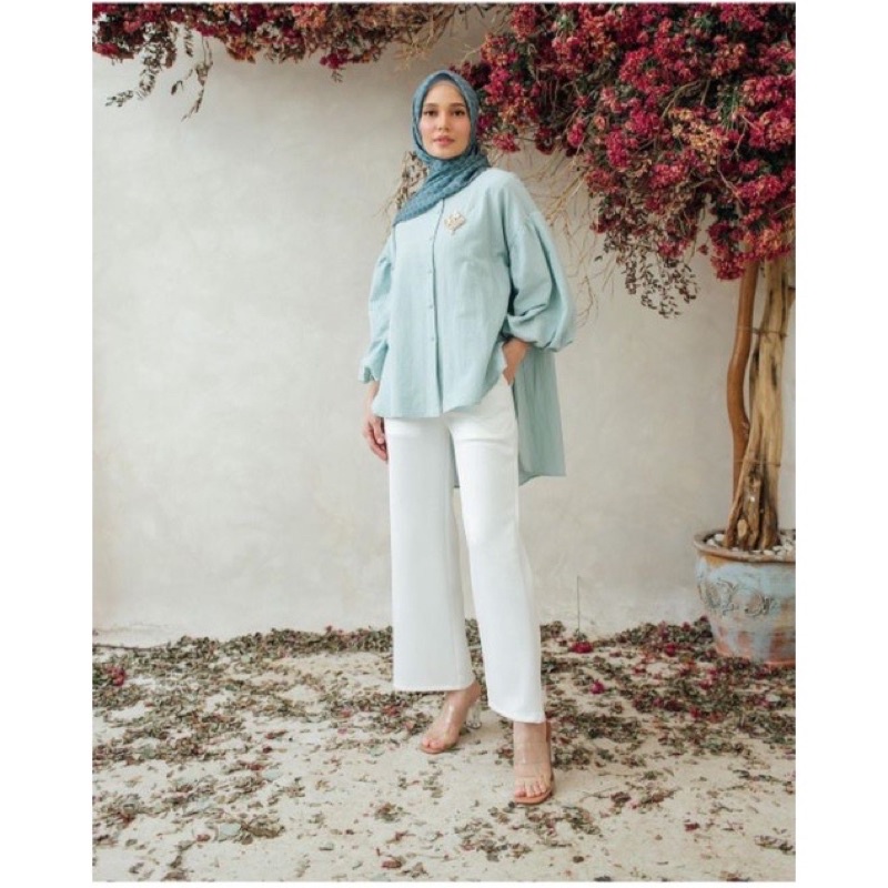 Brooklyn Blouse Minty Wearing Klamby New