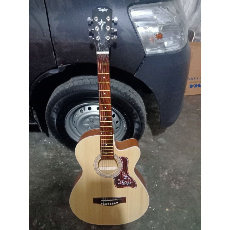 Gitar akustik tanam besi