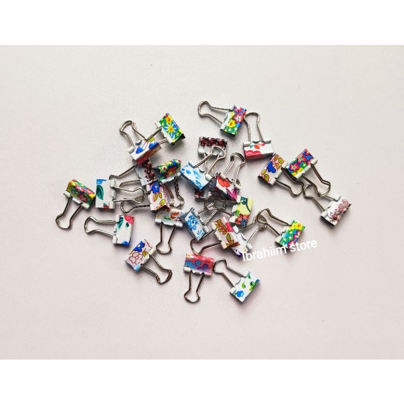 (1 PAK ISI 60 PCS) BINDER CLIP KECIL MOTIF NO. 105 &amp; 107 15 MM MURAH / BINDER CLIP KECIL WARNA WARNI MURAH / KLIP PENJEPIT KERTAS KECIL