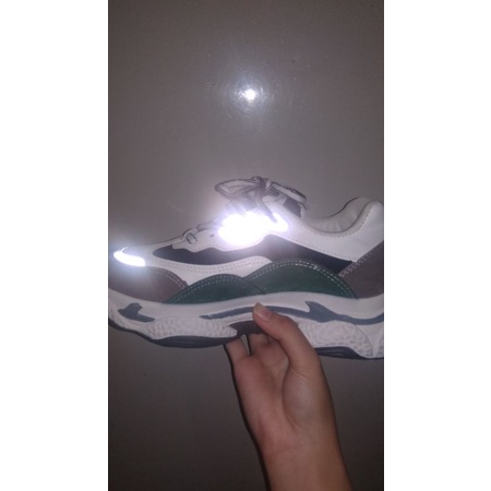 preloved sepatu sneaker