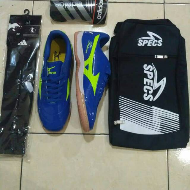 Sepatu futsal mizuno