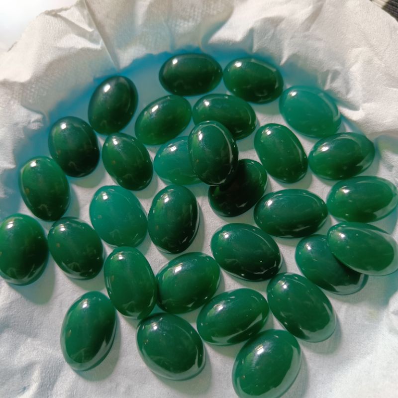 Batu ijo botol Garut tembus cahaya