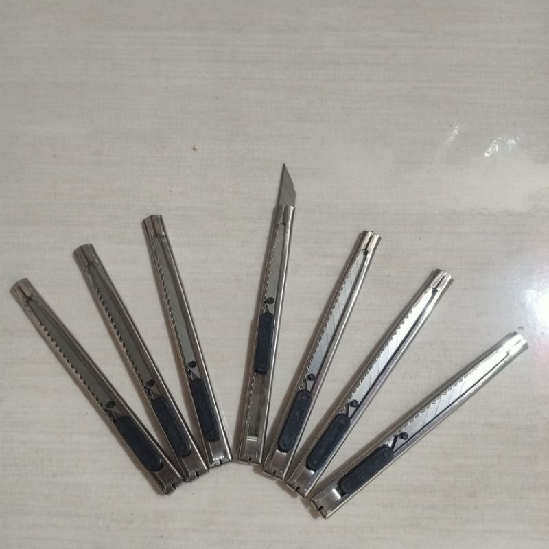 

cutter/pisau pemotong