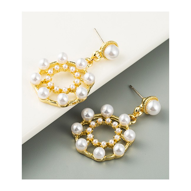 LRC Anting Tusuk Fashion Golden Fringed Pearl And Diamond Alloy Round Earrings K69875
