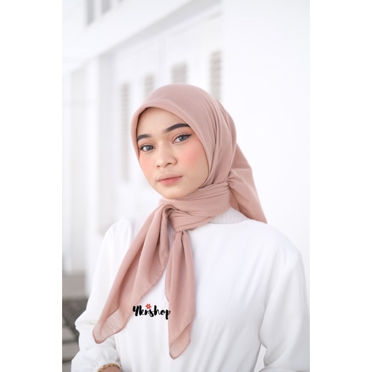 Jilbab Paris Premium Tepi Jahit / Segiempat Paris Voal Premium Anti Letoy