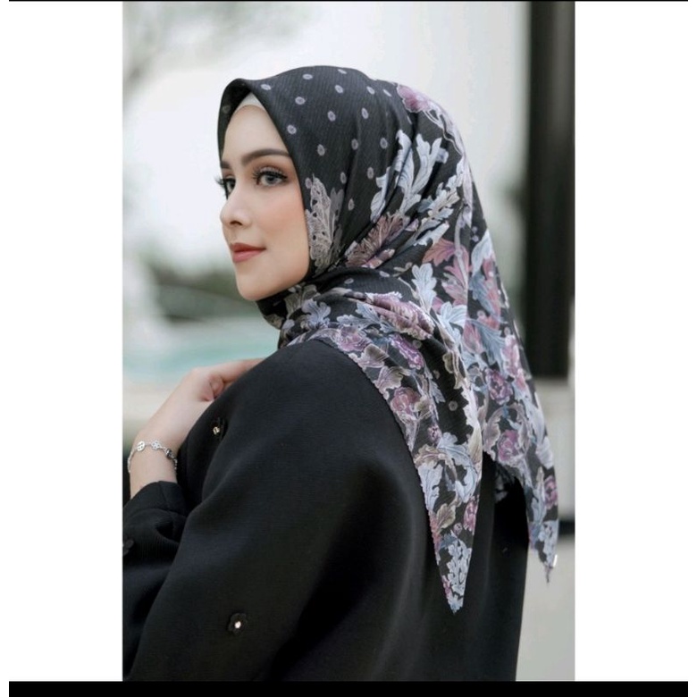 PRELOVED BUTTONSCARVES ROYALE BLACK SIZE XL