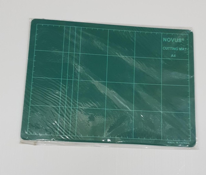 

CUTTING MAT NOVUS C316C - A4 ( 30X22cm) | ALAS POTONG KERTAS