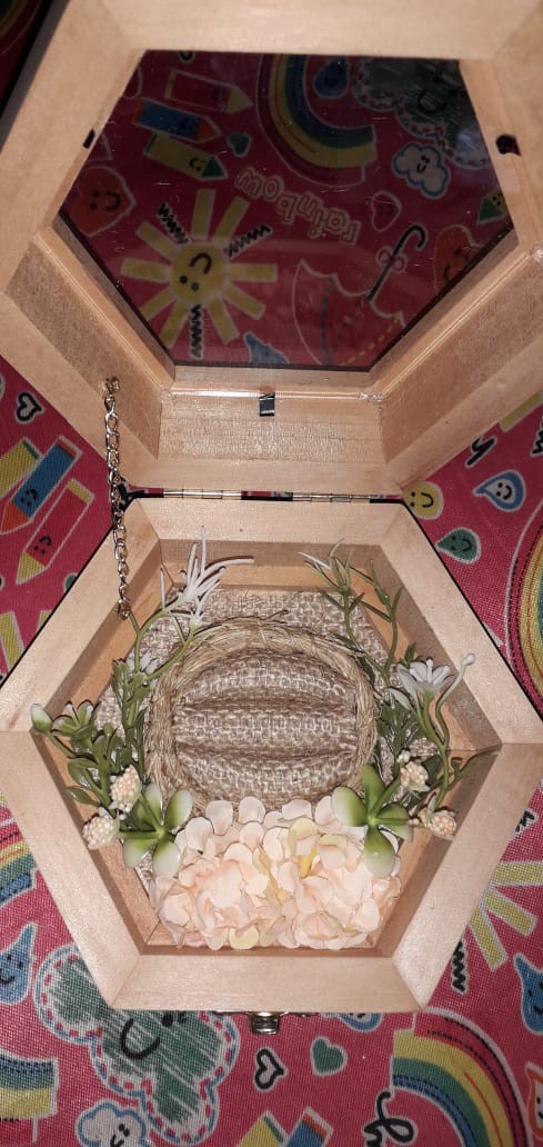Tempat Cincin Kayu Rustic Hexagonal / Segi Enam