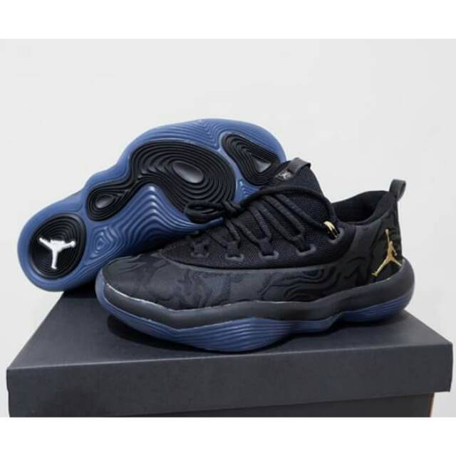 Sepatu basket jordan superfly 17 low black gold