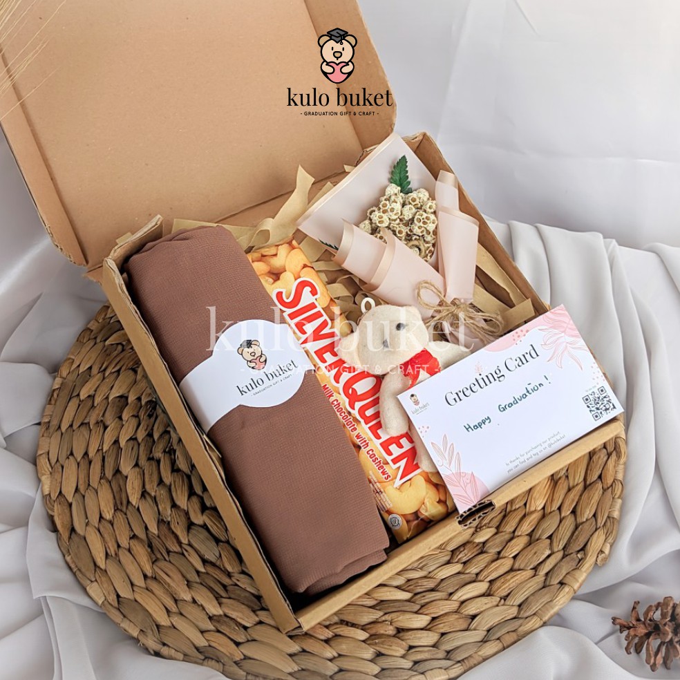 

Hampers Gift Box Silverqueen | Gift Box Murah / Kado Wisuda / Kado Ultah / Kado Murah / Hijab Box
