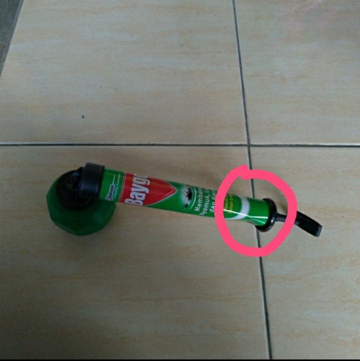 Baygon Anti Nyamuk & Kecoa  Jumbo 650ml+semprotan