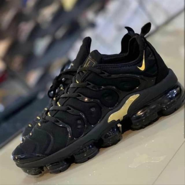 nike vapormax plus gold