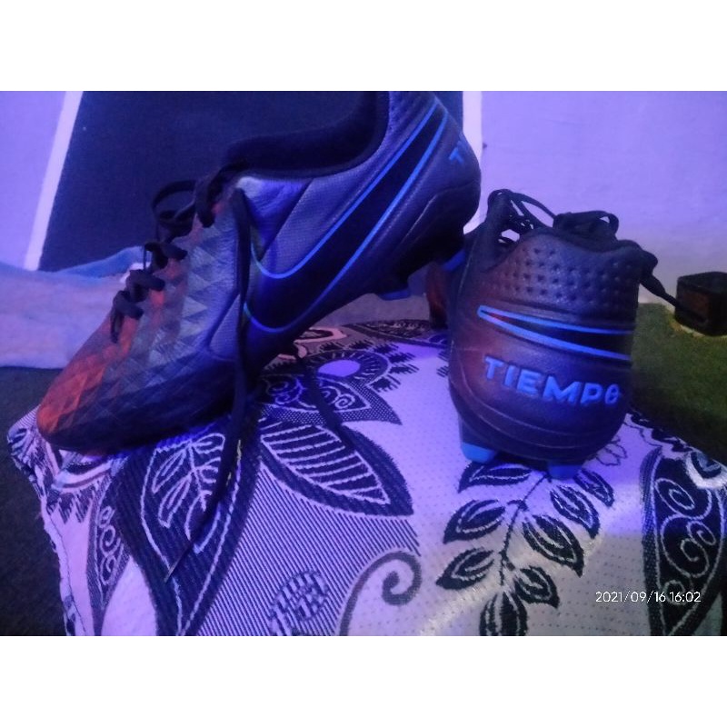 Sepatu bola Nike Tiempo Legend 8 academy
