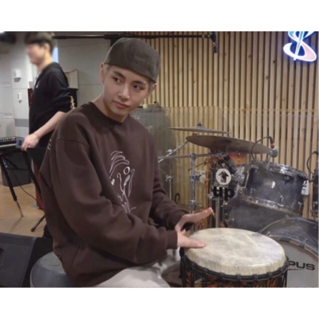 [PRE ORDER] COMPAGNO PIERROT HEAVY SWEATSHIRT TAEHYUNG BTS