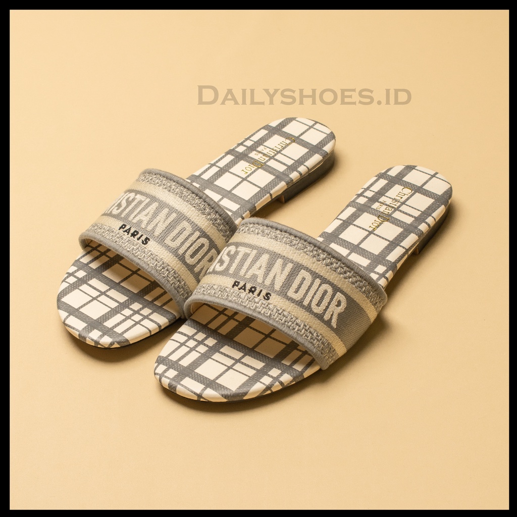 Sandal D 018 / Sendal Slop Teplek Santai Wanita D 018  Flat 1.5 cm Murah Berkualitas