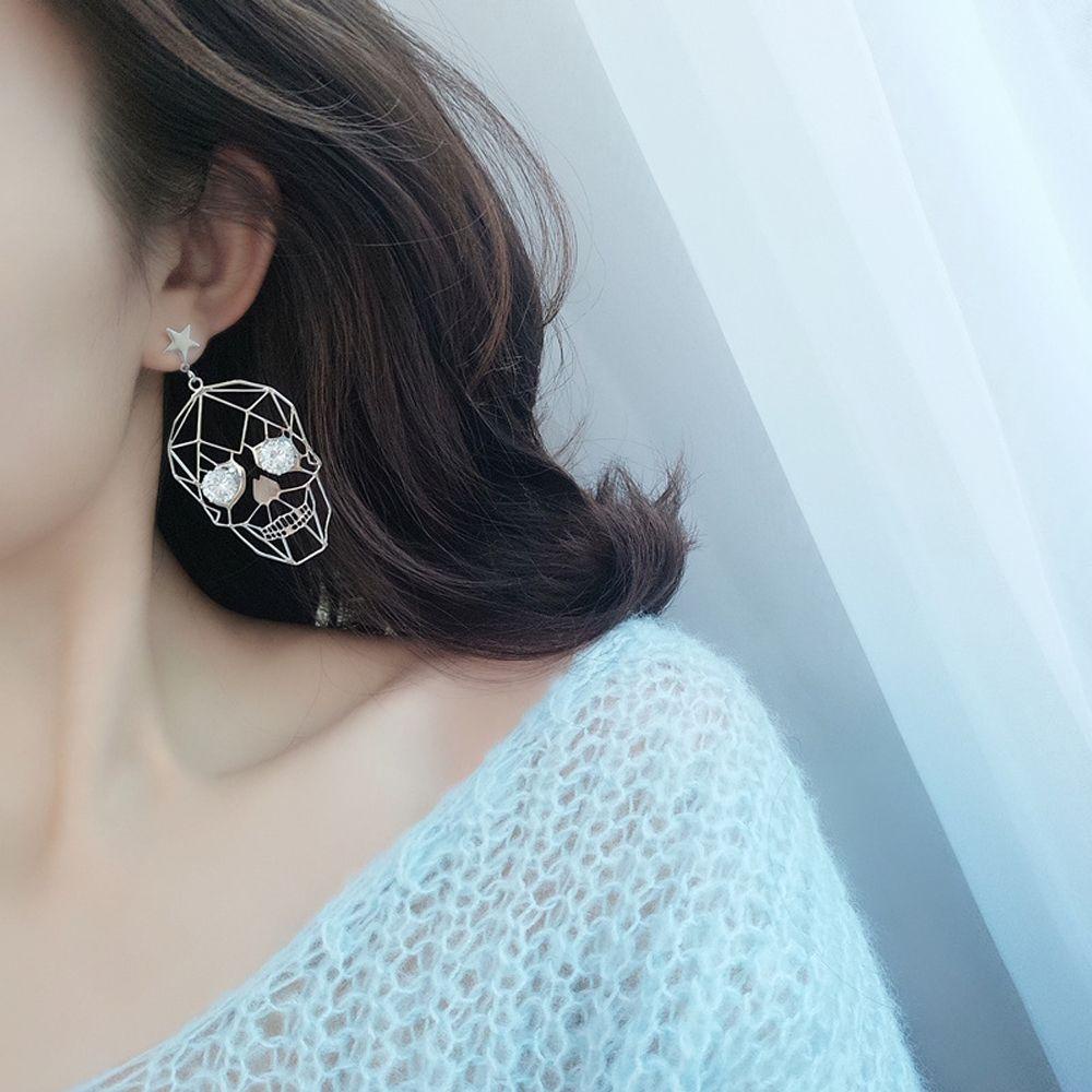 NEEDWAY Women Stud Earrings Untuk Perempuan Eleagnt Berongga Bintang Tengkorak Zirkon Anting Drop