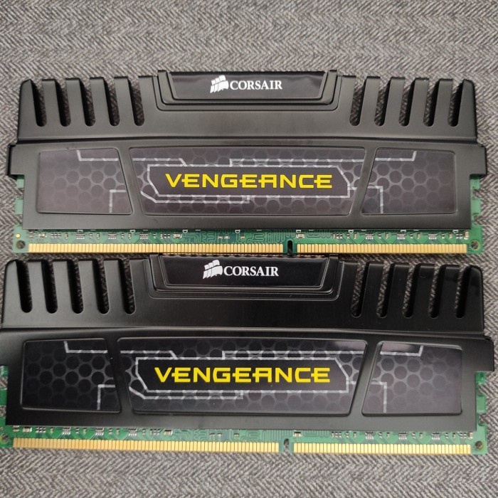 RAM Corsair 16GB (2x8GB) DDR3 1600Mhz Kit Vengeance Gaming Pro Series (HARGA SEPASANG)