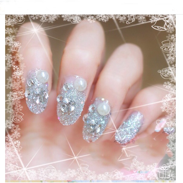 

KukuPalsuIsi24PCSBrideSilverGlitterMewahDenganTaburanBerliandanMutiara+Lem