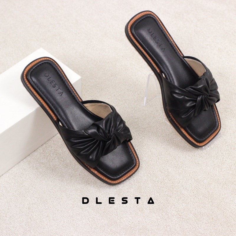 Dlesta Elegan Kasual Kekinian | Sandal Flat Wanita Harian &amp; Jalan-jalan | Empuk, Ringan, Anti Selip &amp; Garansi 30 Hari