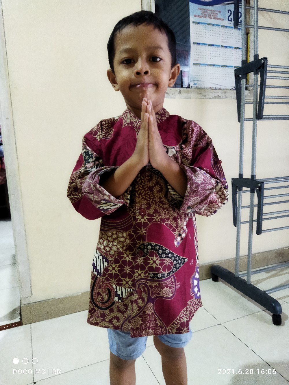 Kemeja Batik Slimfit Couple Ayah Anak Warna Merah Pink Lengan Panjang