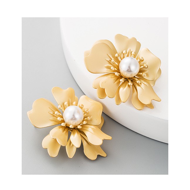 LRC Anting Tusuk Fashion Golden Flower Pearl Earrings D63839