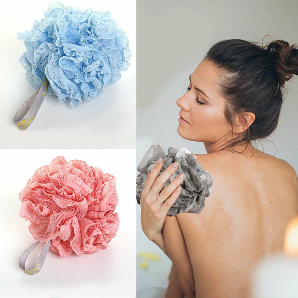 【COD Tangding】Bola Mandi Bahan Lace Lembut Warna Polos Dengan Liontin Huruf Besar