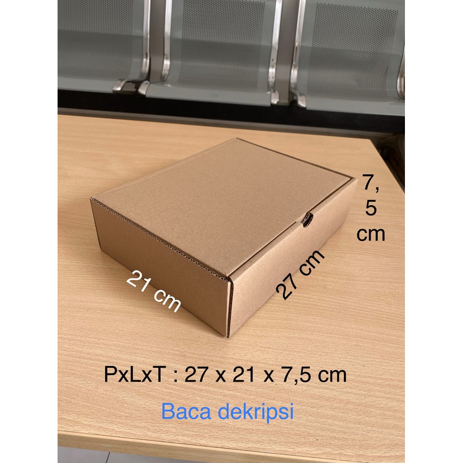 

Kardus / box pizza / kue 27x21x7 cm