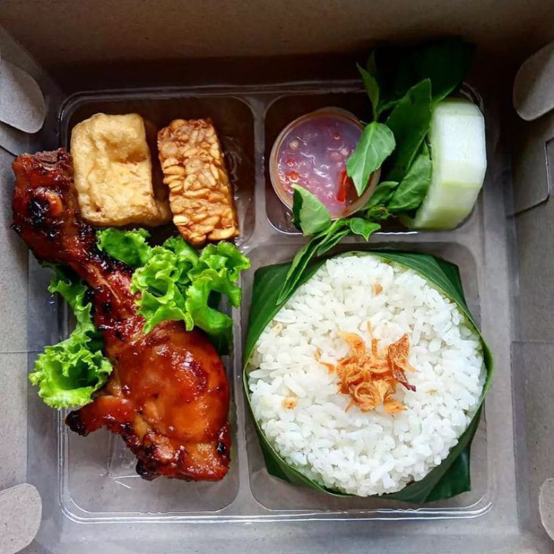 

paket ayam bakar / nasi kuninh / nasi uduk