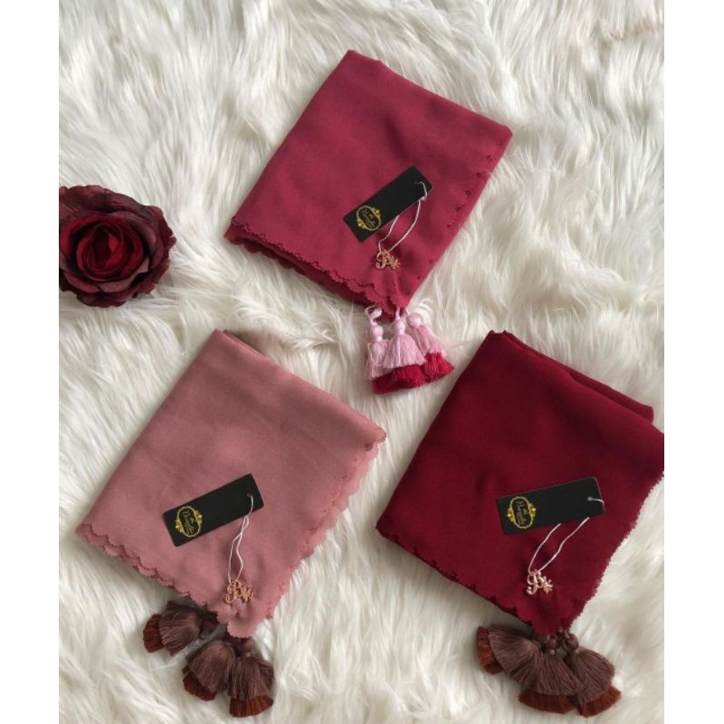 kerudung segiempat bungatta motif voal polos tasel