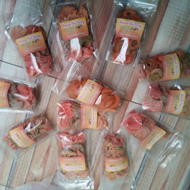 

Manisan pala kering khas Sukabumi