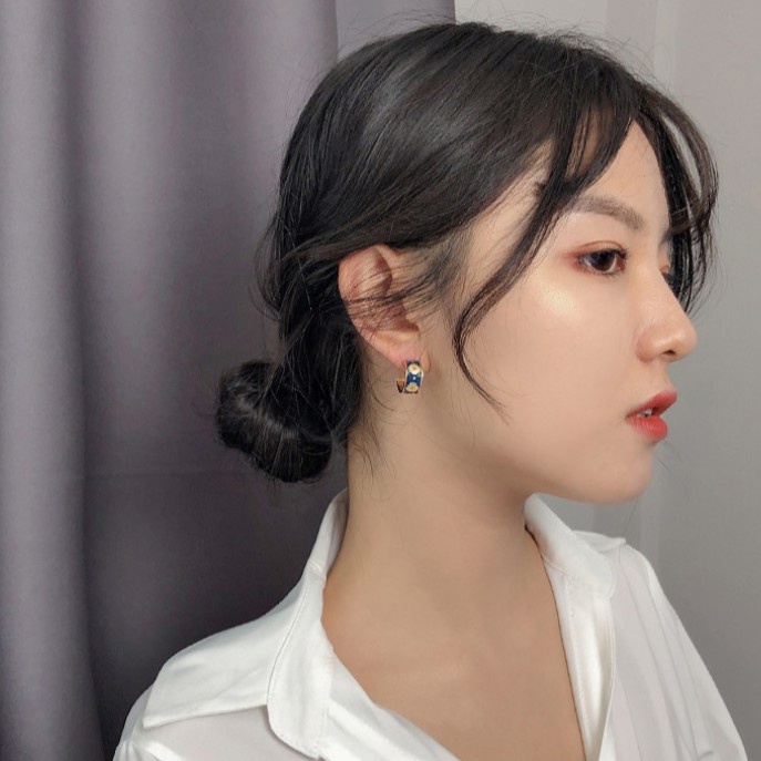 Anting Tusuk Motif Bunga Bahan Metal Ala Korea Untuk Wanita