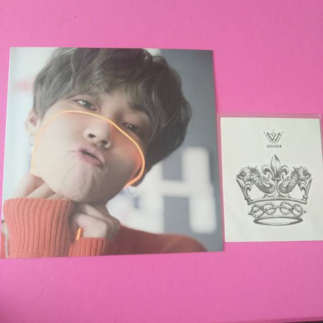 WOOSUNG "WOLF" BIG PHOTOCARD & TEMP. TATTOO