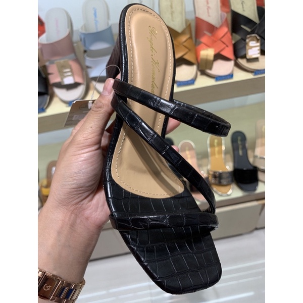 heels wanita yongki komaladi