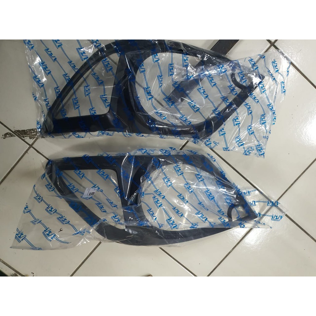 Garnish Depan hilux