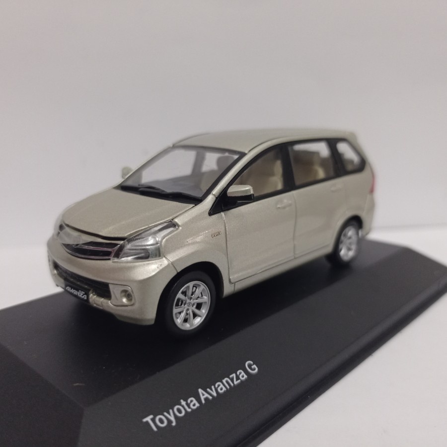 Diecast mobilan toyota Avanza G Gold  RIMS dealer box skala 43 ori asli harga murah