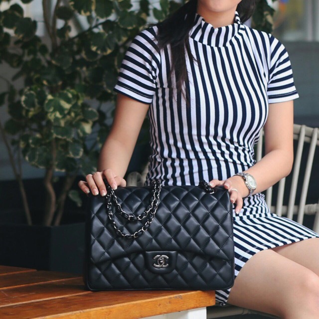 Chanel Classic Maxi Medium