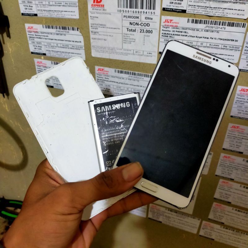 SAMSUNG NOTE 3 (SM-N9005) PECAH LCD. MESIN HIDUP NORMAL.