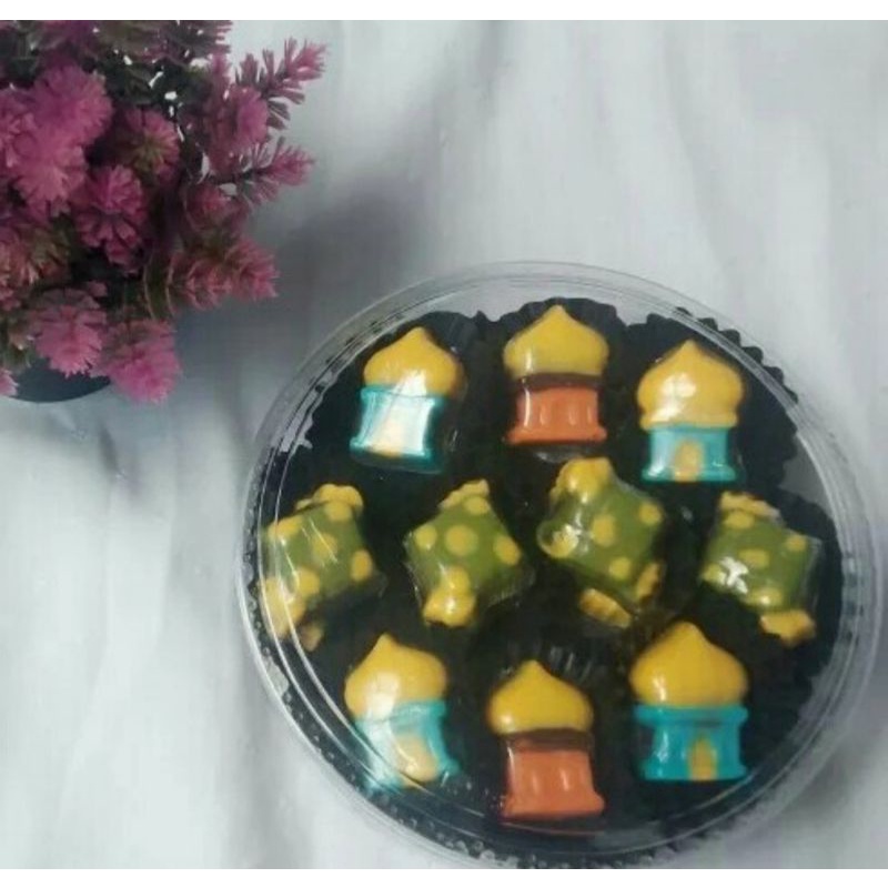 

COKELAT PRALINE MOTIF MESJID DAN KETUPAT (TOPLES 250 Gram)