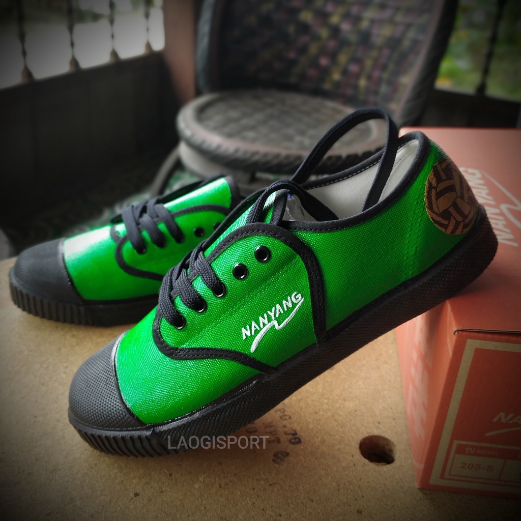 Sepatu nanyang motif takraw hitam hijau