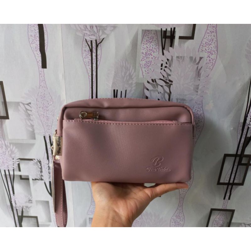 Eliza R1pouch by Biru Tsabita